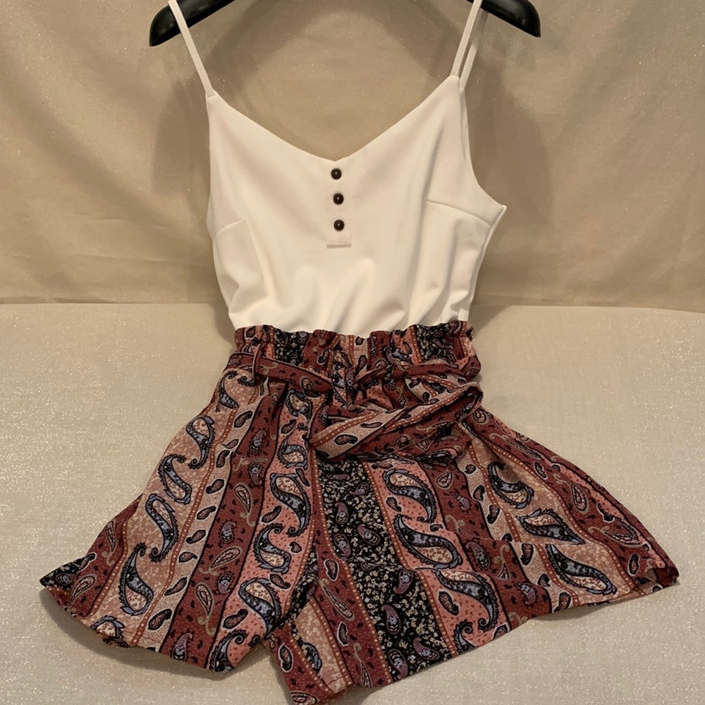 J for Justify White with Mauve and Blue bottom Romper Size M NWOT